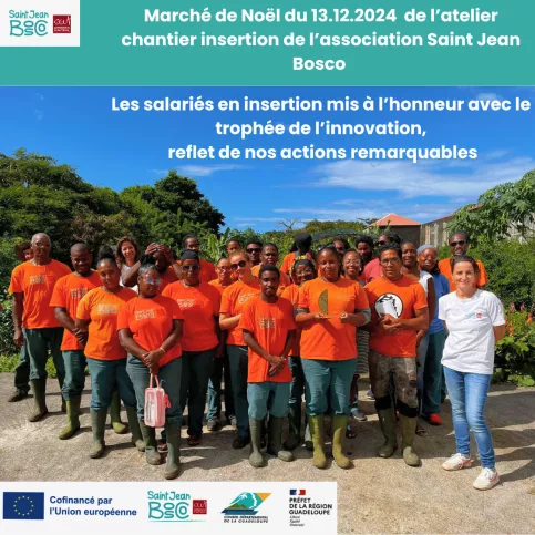 trophée de l'ACI BNL tenu par les salariés en insertion en orange et une permanente de l'ACI